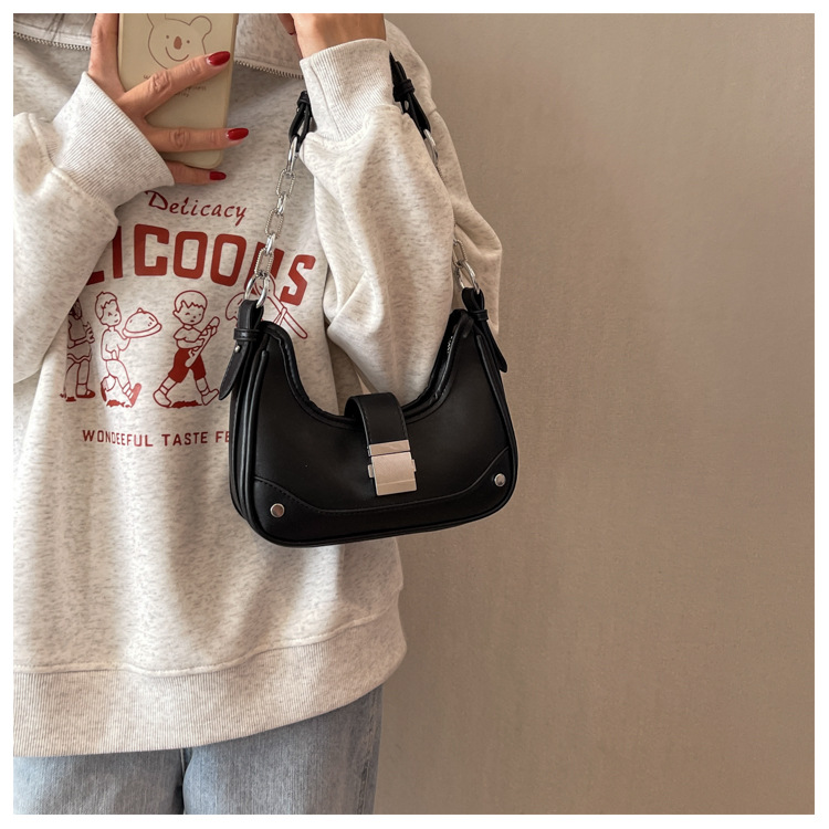 Retro Textur Mode kleine Tasche weiblich 2023 Frühling und Sommer Nischendesign Halbmondtasche lässig Pendeln All-Match Umhängetasche_voghion.com