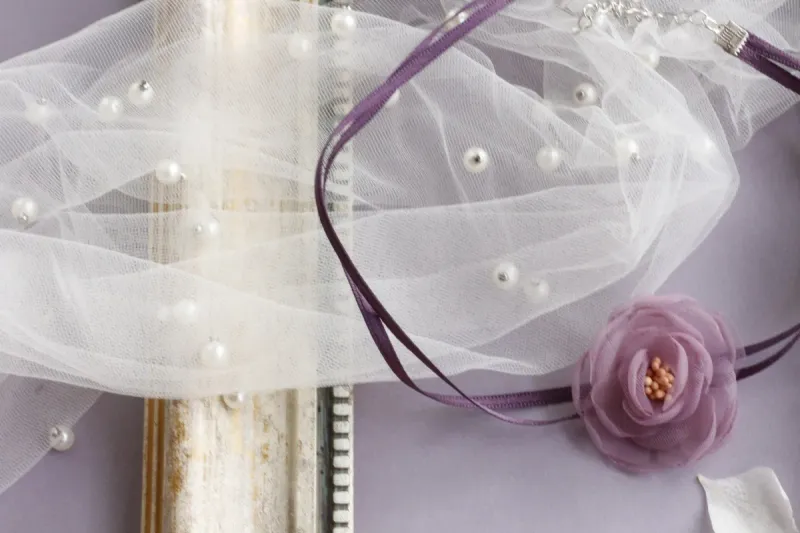 Collana con catena per clavicola con lacci, fatta a mano, motivo temperamento, orecchini viola tridimensionali, decorazione coordinata originale_voghion.com