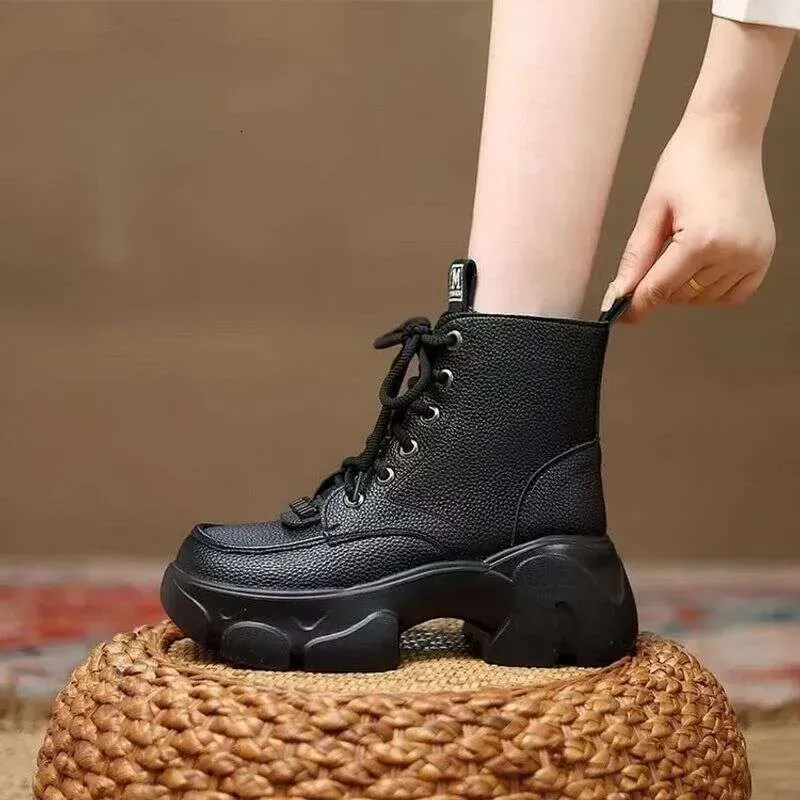 Thick Veet Martin For Women 2024 New Autumn And Winter Versatile Fashion Women's Soft Soled Small Height Increasing_voghion.com