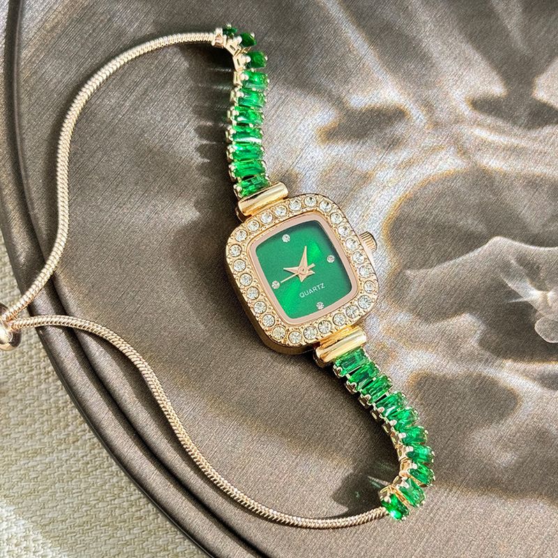 Damenarmbanduhren Zirkon Kleine Zuckerwürfel-Armbanduhr Ausziehbare Lazy Watch Außenhandel Grenzüberschreitende farbige Diamant-Damenquarzuhr_voghion.com