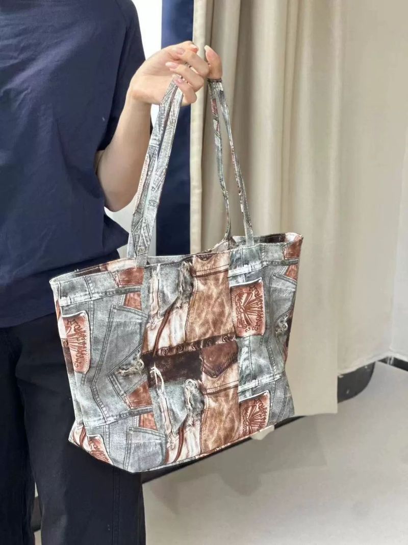 Borsa a tracolla in serigrafia stampata in denim CHARHP&KEJNT, stile di nicchia e alternativo_voghion.com