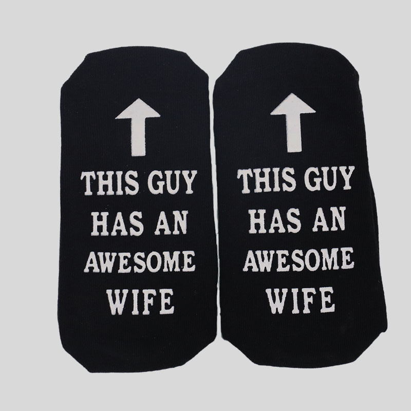 EL CHICO TIENE UNA ESPOSA IMPRESIONANTE FUZZY Calcetines adhesivos antideslizantes con letras de algodón puro_voghion.com