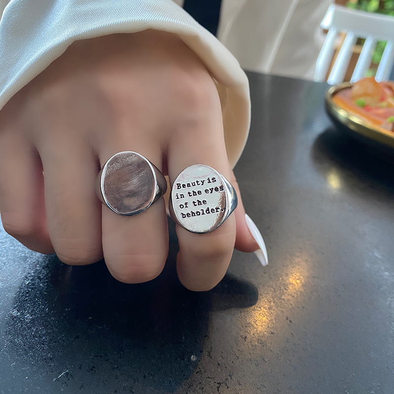 Sterling Silber VENUS Retro-Punk-Stil Englischer Buchstabe Breitgesichtiger Ring Nischen-Kreativer Zeigefinger-Ring-Juwel_voghion.com