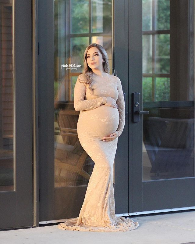 Abito da sera premaman in pizzo con scollo rotondo e strascico, abito lungo da donna_voghion.com