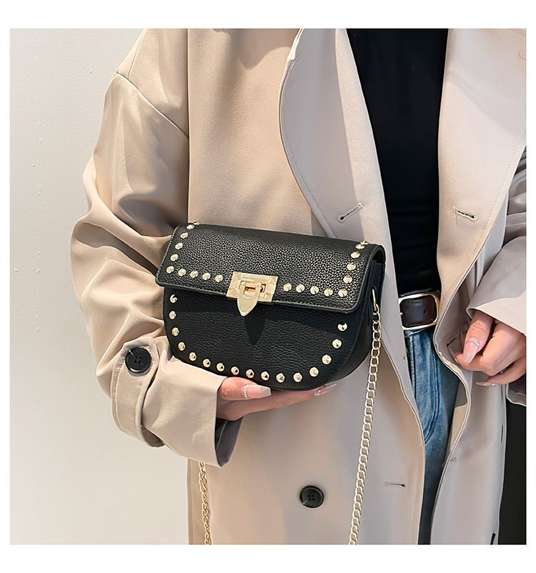 Moda casual semplice rivetto 2025 primavera personalità tendenza moda borsa a tracolla spalla sella_voghion.com