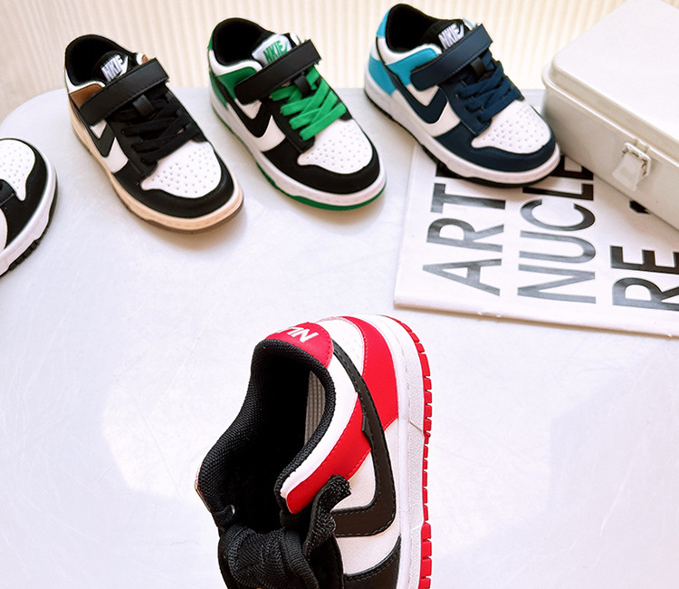 2024 Primavera Nuove scarpe sportive per bambini da ragazza con bordo basso nero e scarpette bianche casual da ragazzo Panda_voghion.com