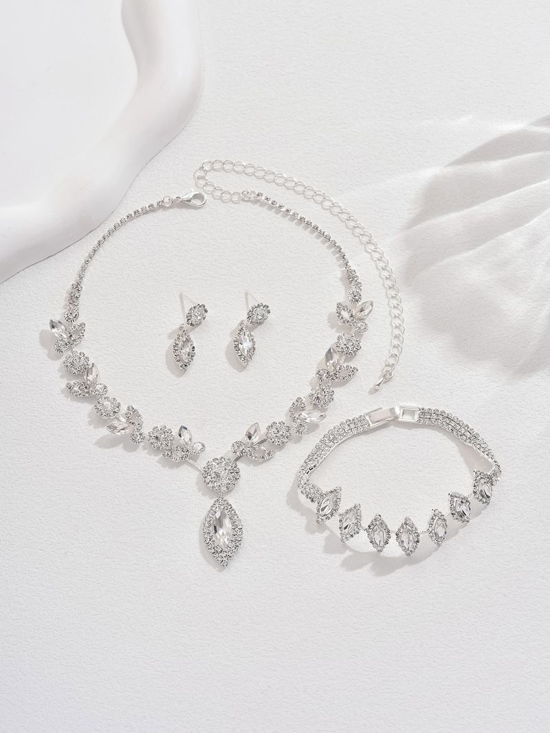 Set di gioielli da donna, gioielli di moda all'ingrosso, set di gioielli da sposa con fiori in cristallo bianco, collana, accessori per abiti da sposa e banchetti alla moda._voghion.com