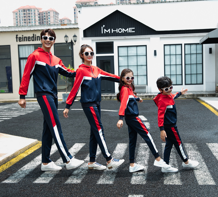 Familienkleidung Patchwork-Sportbekleidung für eine dreiköpfige Familie_voghion.com