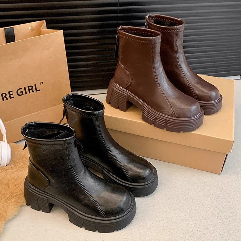 Nuovo modello versatile di nicchia, foderato in pile, con suola spessa e tacco medio, stile britannico, autunno inverno 2024_voghion.com