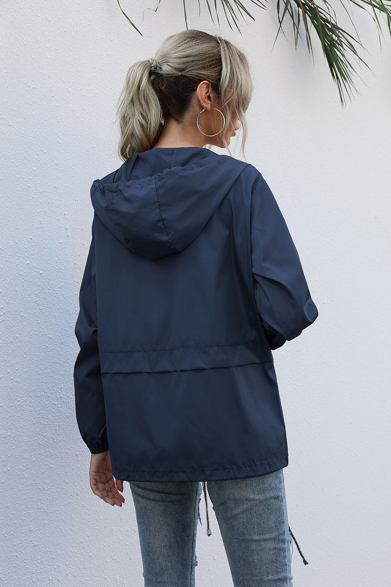 Chaqueta impermeable ligera con capucha y cremallera para mujer para senderismo al aire libre, disponible en stock_voghion.com