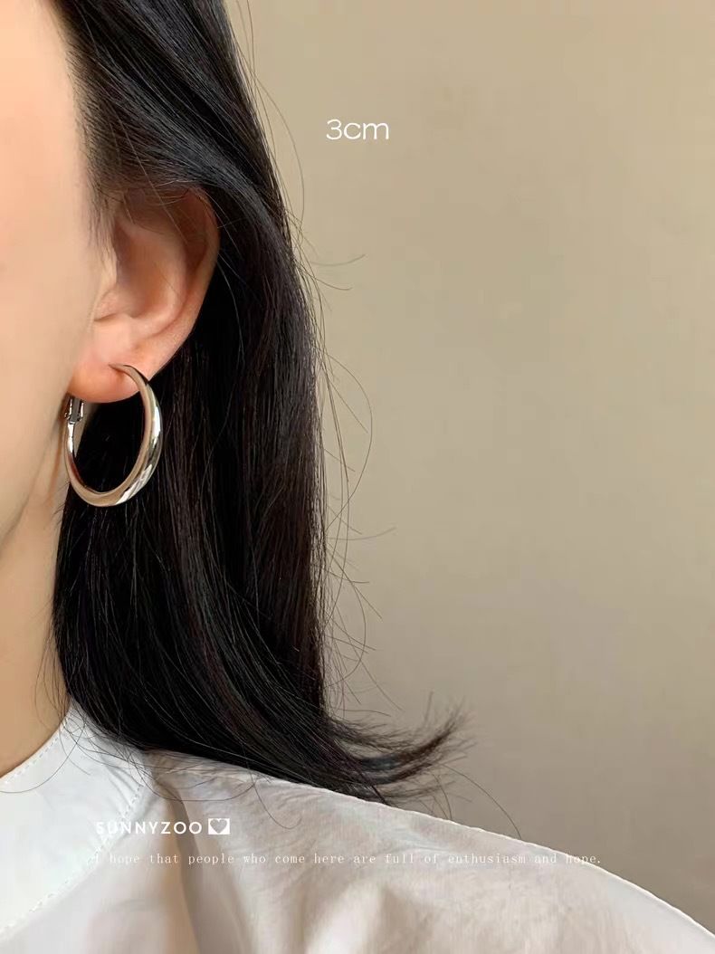 Cerchio grande classico e semplice per donna, stile vintage da pendolare, stile fresco ed elegante, cerchio minimalista con ago in argento_voghion.com