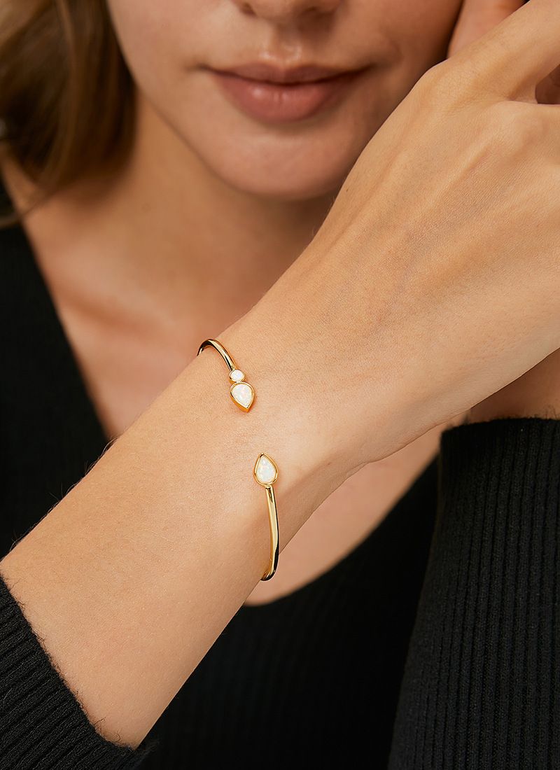 Messing vergoldet Bracelet fir Fraen Liicht Luxus Stil Inlaid Opal Ouverture Verstellbar Tréineform Bracelet_voghion.com
