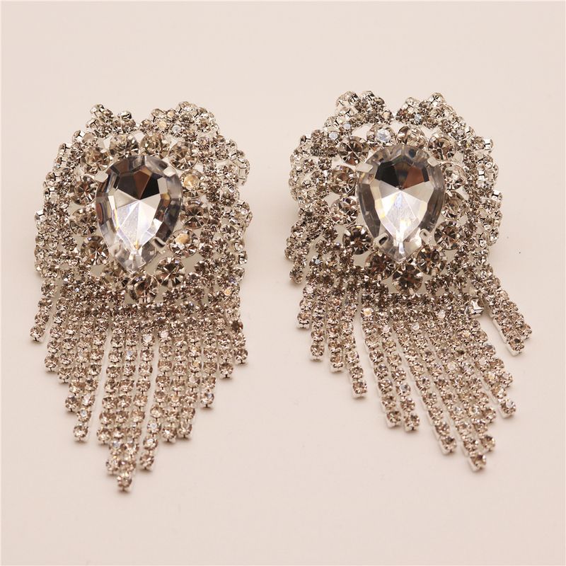 Accessori: Catena a griffe super scintillante con orecchini di diamanti, orecchini lunghi con nappe esagerate per le donne_voghion.com