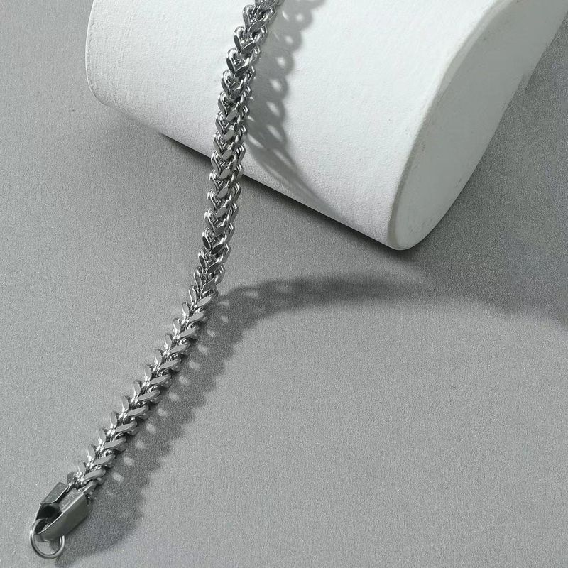 titanium steel reverse bracelet fashion hip hop trend neutral Cuban chain vacuum plating no fading chain_voghion.com