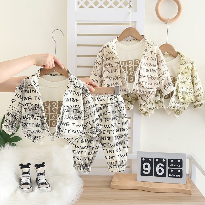 Chłopięcy zestaw wiosenny i na rok 2025 Nowy stylowy zestaw jesienny dla niemowląt z torbą 3D z literami, trzyczęściowy, dla 5 niemowląt w wieku 1-3 lat_voghion.com