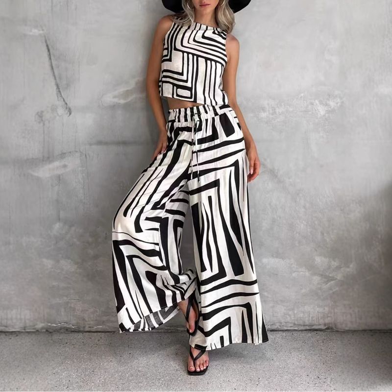 Set da donna casual alla moda, top senza maniche e pantaloni lunghi, estate 2025_voghion.com