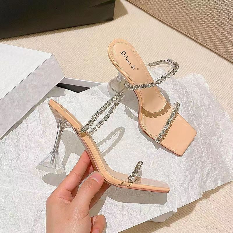 neue Strass-Sandalen mit einem Riemen und hohen Absätzen für Damen mit Stilettos, transparente und wunderschöne silberne High Heels_voghion.com