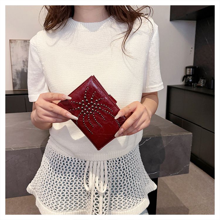Multifunktionaler Reisepasshalter im Vintage-Stil mit Feuerwerksdesign und Nieten – kompakte Reisebrieftasche aus PU für Damen und Herren (Schwarz, Braun, Rot, Khaki)_voghion.com