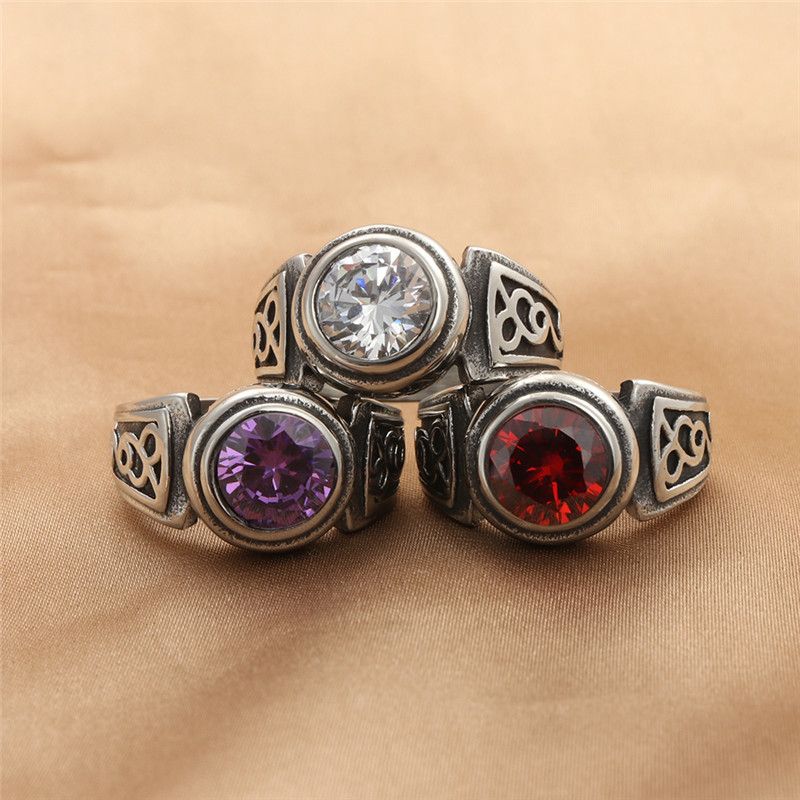Anello da uomo alla moda in acciaio inossidabile con bordo punk, intarsiato di diamanti in titanio multicolore, dritto_voghion.com