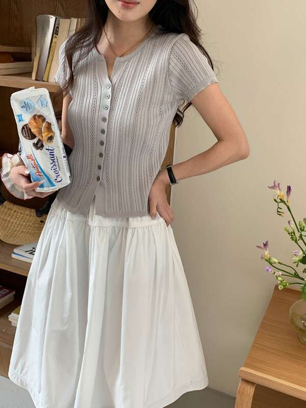 Nischendesign Französische Strickjacke mit V-Ausschnitt und schmaler Passform und kurzen Ärmeln_voghion.com