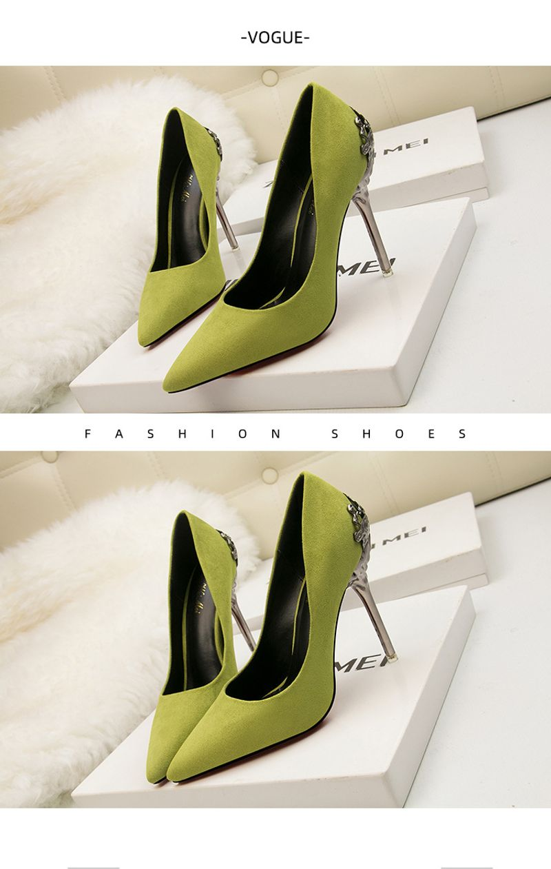 p9Koreanischer Stil spitzer Zeh einzelne Frauen Hochzeit rote Brautschuhe Metall hohl Wildleder Stiletto High Heels_voghion.com