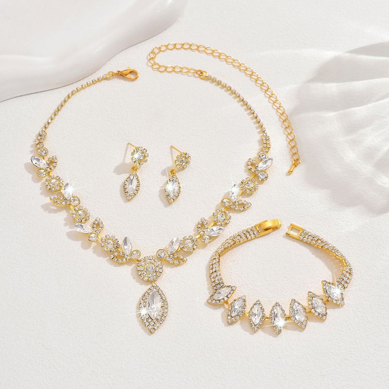 Set di gioielli da donna, gioielli di moda all'ingrosso, set di gioielli da sposa con fiori in cristallo bianco, collana, accessori per abiti da sposa e banchetti alla moda._voghion.com