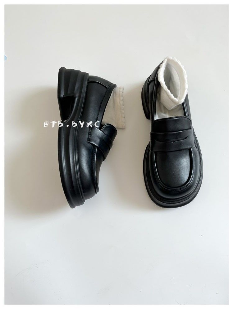 Schwarze Loafer mit dicker Sohle und runder Zehenpartie im Vintage-Stil für formelle Anlässe_voghion.com
