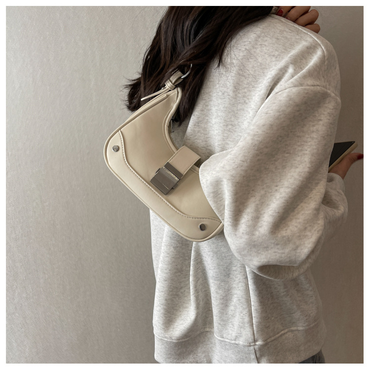 Retro Textur Mode kleine Tasche weiblich 2023 Frühling und Sommer Nischendesign Halbmondtasche lässig Pendeln All-Match Umhängetasche_voghion.com