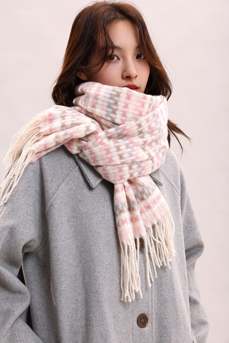 Small fresh light pink small grid cashmere tassel for women's winter warmth, versatile and skin friendly scarf_voghion.com