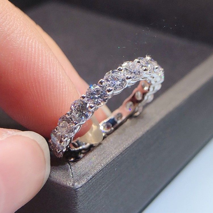 Anello da donna con diamanti a fila singola impilabile, versatile, 2025, Niche Design Sense Light Luxury Ins, da 5 mm_voghion.com