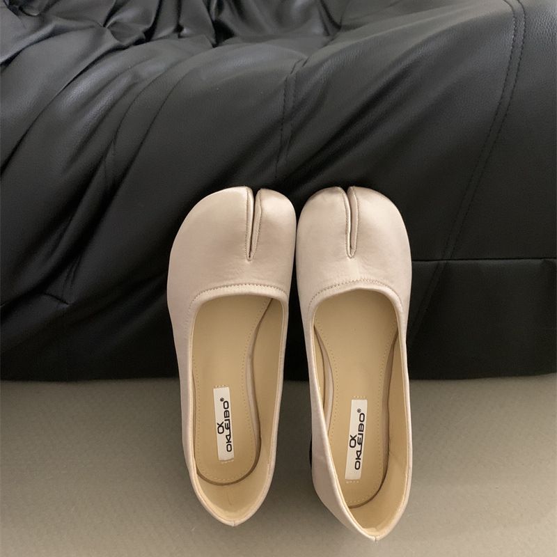 Gentle Chinese Style Women's 2025 New Thick Heel Soft Sole Satin Split Toe Pig's Hoof Shoes Loafers_voghion.com