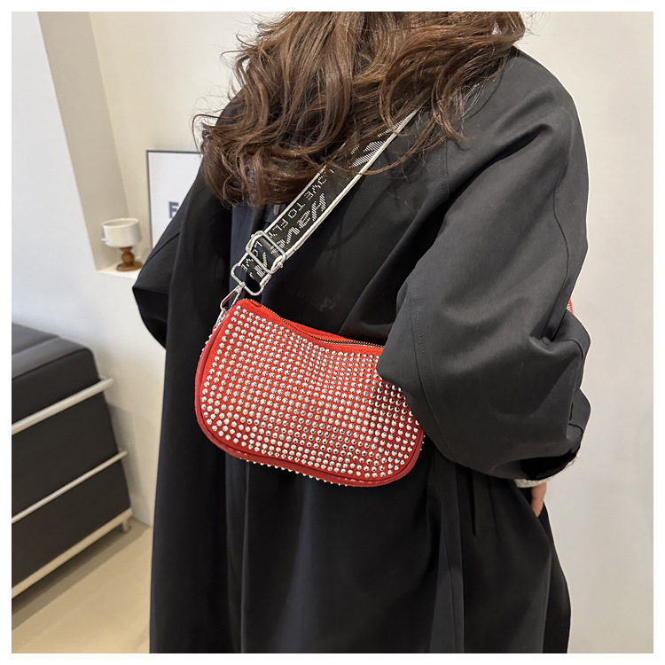 Donna alla moda con semplici strass intarsiati, borsa a tracolla alla moda a spalla singola, borsa di tendenza da discoteca,_voghion.com