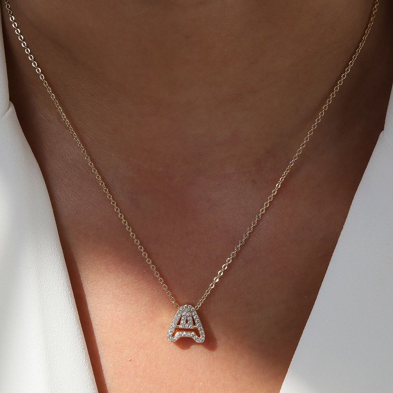 Collier pendentif en laiton incrusté de zirconium pour femme, 26 petites lettres anglaises, chaîne de clavicule de niche_voghion.com