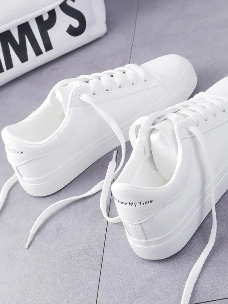 2024 neue kleine weiße Schuhe Damen klassische Hundert Street Shooting Studenten flacher Mund Mode Sport flache Boden Brettschuhe_voghion.com