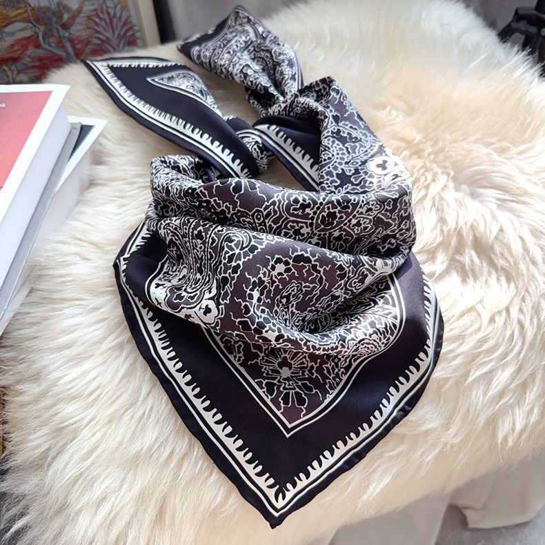 Sciarpa da collo con bordo arrotolato fatta a mano, motivo paisley a triangolo in seta di gelso pesante, collezione Paisley Cashew Twill_voghion.com