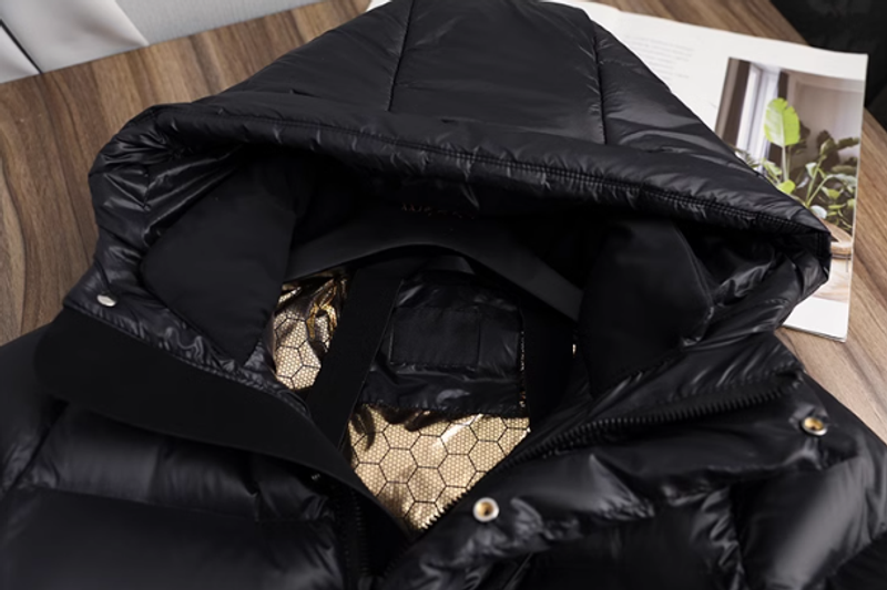 Damenbekleidung schwarz-goldene, neue, nationale Standard-Daunenjacke aus weißer Ente, mittellang, für Damen mit winddichter Kapuze_voghion.com