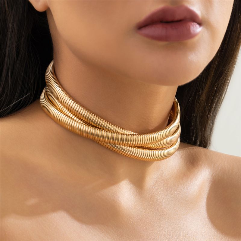 2025 New Arrivals Ingemark Exaggerated Chunky Heavy Metal Twisted Torques Choker Necklace for Women Spiral Big Chain Grunge Jewelry_voghion.com