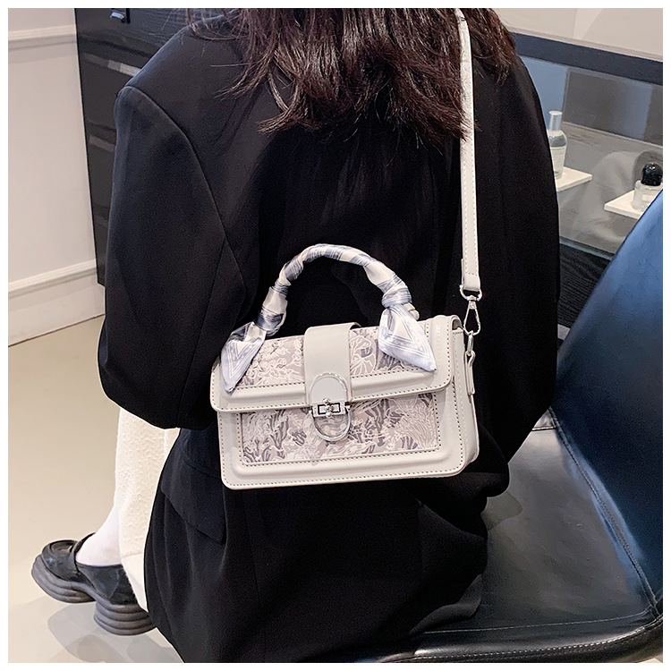 Kesä 2023 Uusi korkealuokkainen brodeerattu käsilaukku Niche Light Luxury Fashion kaikki yhteen olkapäähän sopiva Messenger pieni neliölaukku naisille_voghion.com