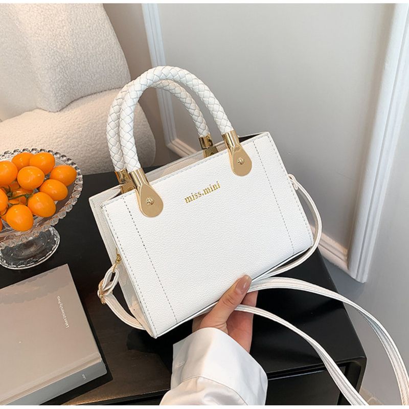 2024 Sommer Neue Mode Weben Handtasche Einzelne Schulter Crossbody Kleine Quadratische Damentasche Mischreihe_voghion.com