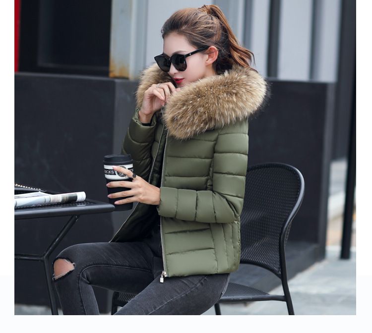 2023 Winter Neue kurze große Wollkragen Baumwolle gepolsterte Kleidung Damen koreanischen Stil Slim-Fit Abnehmen kleine Baumwolle gepolsterte Mantel warme Jacke Baumwolle gepolsterte Jacke_voghion.com