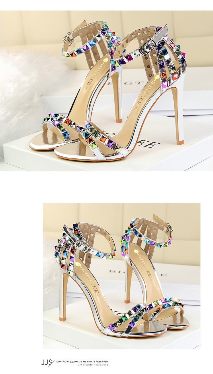 Style Roman Style Damenschuhe Stiletto Super High Heel Open Toe mit hohlen farbigen Nietensandalen_voghion.com