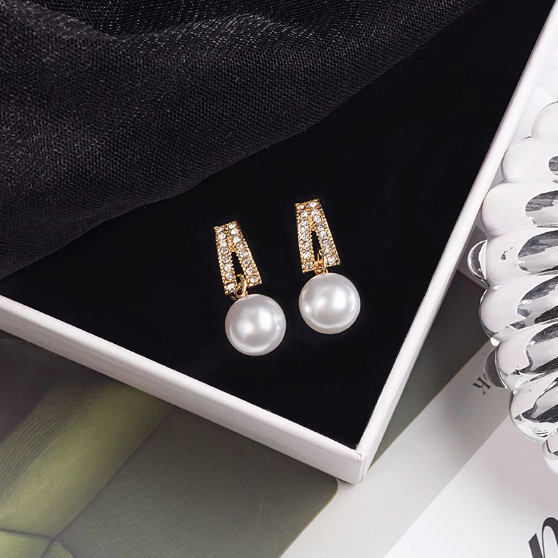 Koreanische Perle, femininer Charme, besetzt mit Diamanten, schlicht, kompakt, exquisit. Internetberühmte Ohrringe und Ohrschmuck der gleichen Art_voghion.com