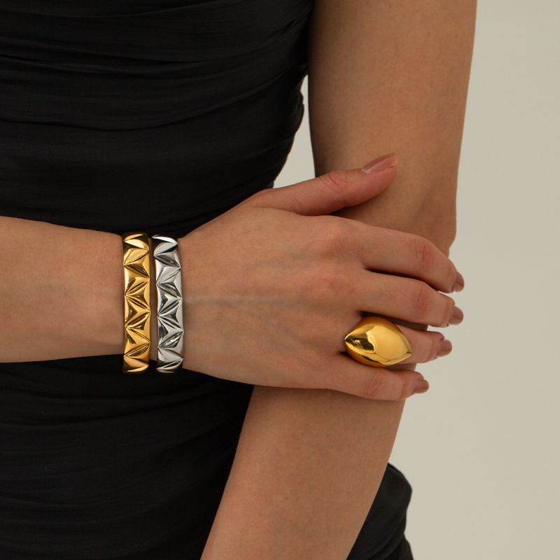 JD Designer Gold Stainless Triangle Open Bracelet, Light Luxury, High Quality, and Elegant Titanium Steel Bracelet_voghion.com