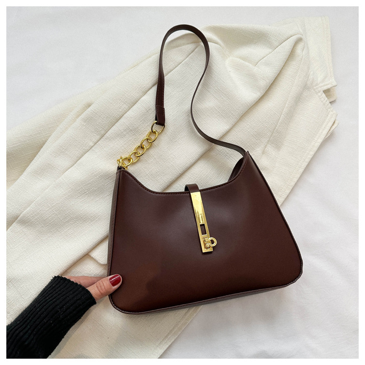 Boucle de verrouillage texturée sac à bandoulière de style coréen nouveau style 2024 automne et hiver tempérament sac de moto de banlieue sac à aisselle de style à la mode_voghion.com