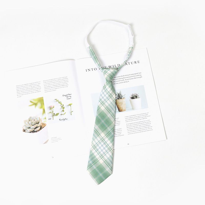 Camicia stile college giapponese senza cravatta a righe, accessorio verde scuro con fiocco e fiore per donna_voghion.com