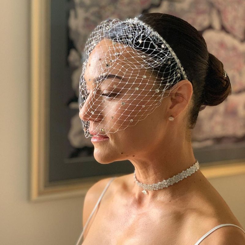 Faixa de cabelo com véu de cristal brilhante para mulheres - elegante acessório de cabeça para noivas com malha densa de strass, perfeito para casamentos, festas e ocasiões especiais_voghion.com