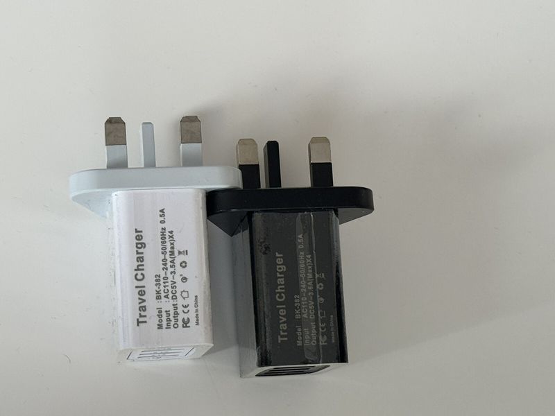 USB 4 Multi-Port Schnelllade-Wandladegerät mit UK-Stecker für Samsung und iPhone_voghion.com