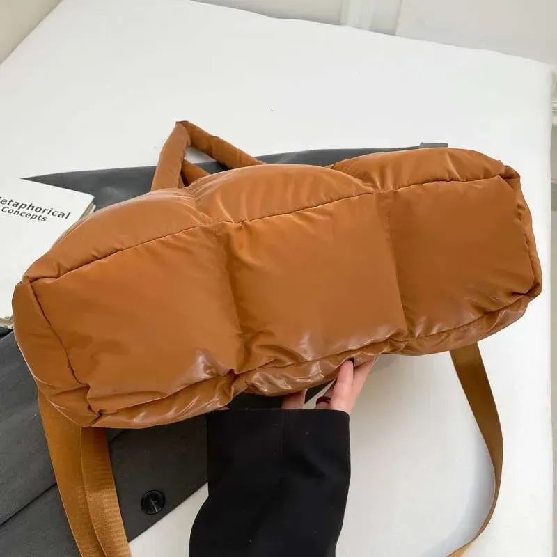 2025 Fashion Plaid Padded Handbag Large Capacity Waterproof Nylon Cotton Tote Designer Quilted Women Shoulder Bag Winter_voghion.com