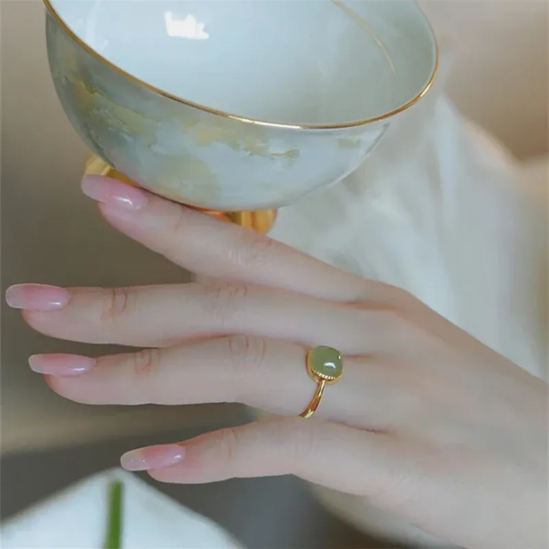 Fashion Green Color for Woman Retro Niche Design High-end Womens Minimalist Rings Adjustable Opening Index Finger Ring_voghion.com