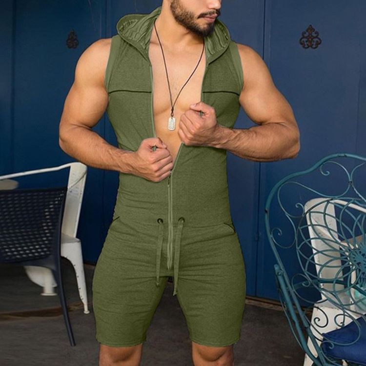 Herrenbekleidung Männer tragen einen sexy Strampler über einem Kapuzenpullover, lässiger Sport-Strampler_voghion.com